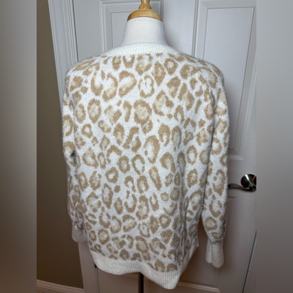 Leopard Print V-Neck Sweaterby Nine West - Cream and Tan- Size Medium - Picture 2 of 9